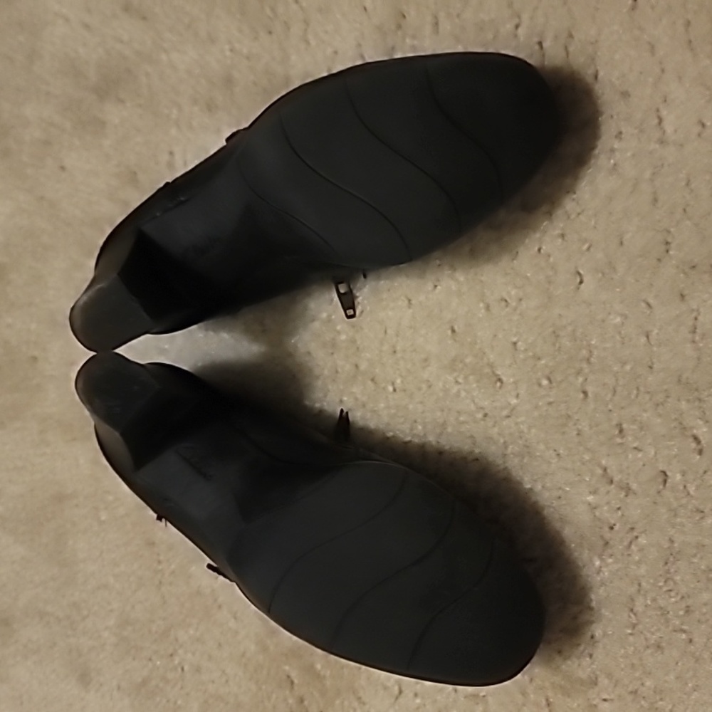 Clarks Black Heel Booties Size 8M - Picture 6 of 8